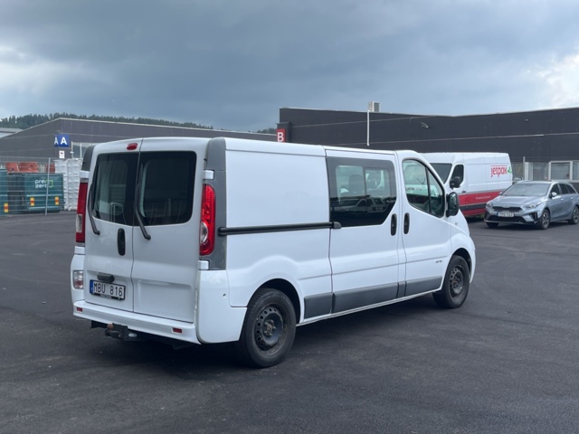 980536-5 Nissan Primastar Combi 2.0 dCi Manuell - 2011