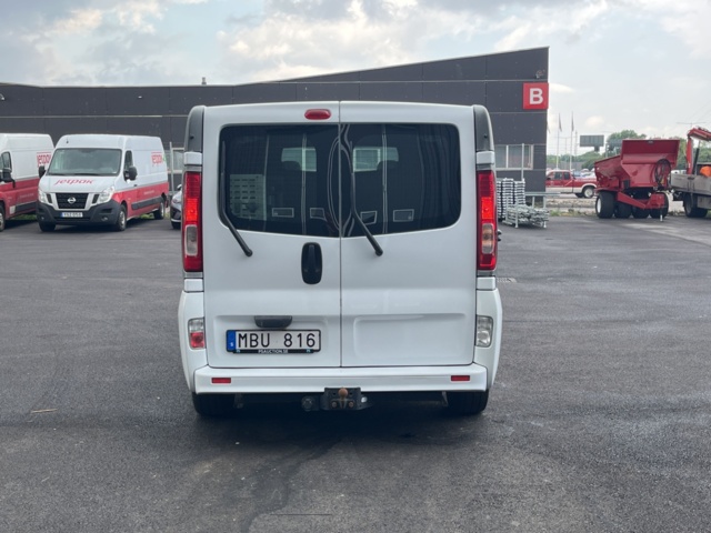 980536-6 Nissan Primastar Combi 2.0 dCi Manuell - 2011