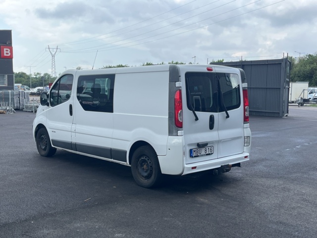 980536-7 Nissan Primastar Combi 2.0 dCi Manuell - 2011
