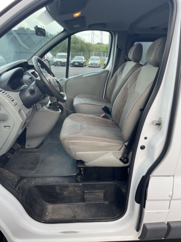 980536-22 Nissan Primastar Combi 2.0 dCi Manuell - 2011