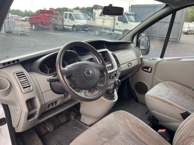 980536-21 Nissan Primastar Combi 2.0 dCi Manuell - 2011