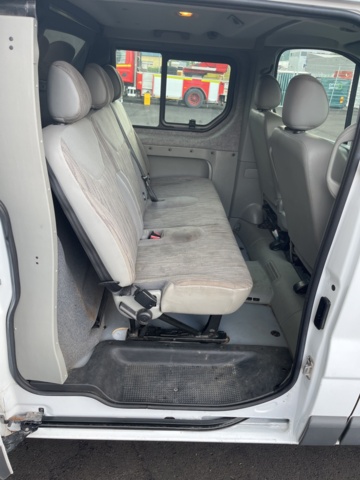 980536-28 Nissan Primastar Combi 2.0 dCi Manuell - 2011