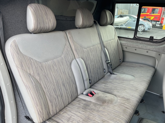 980536-29 Nissan Primastar Combi 2.0 dCi Manuell - 2011