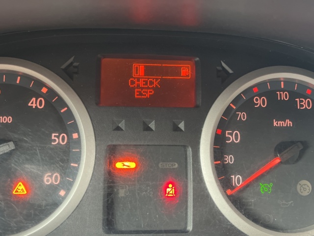 980536-32 Nissan Primastar Combi 2.0 dCi Manuell - 2011