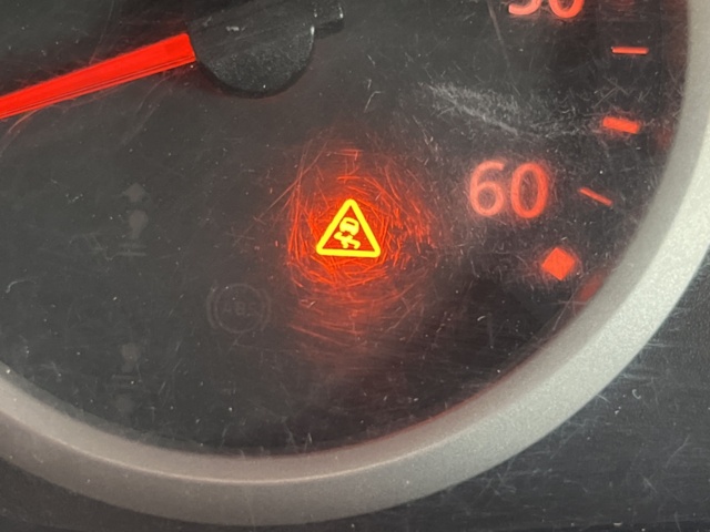 980536-34 Nissan Primastar Combi 2.0 dCi Manuell - 2011