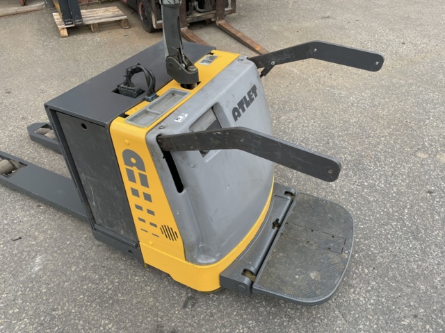 1042490-9 Athlete TLP/200 -2002