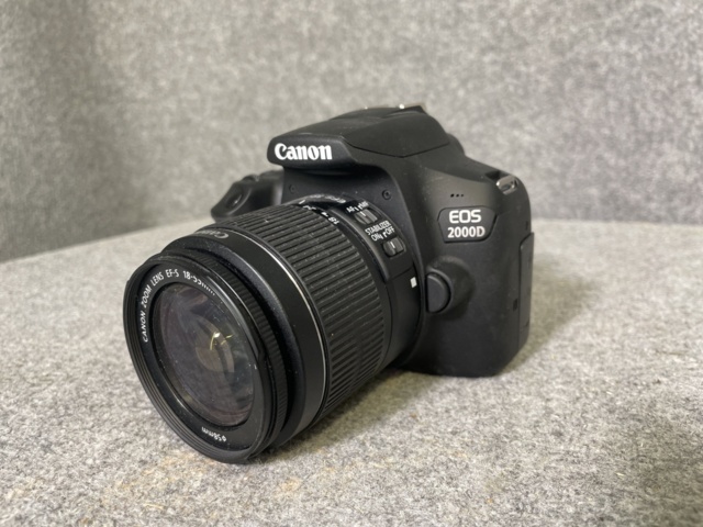 996372-1 System camera Canon EOS 2000D