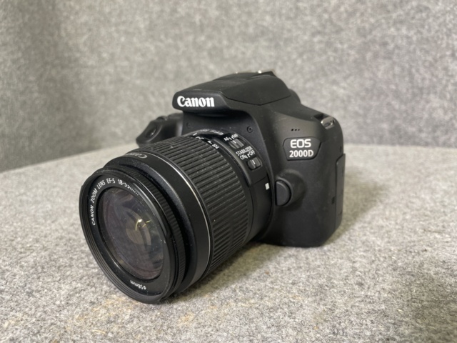 996372-8 System camera Canon EOS 2000D