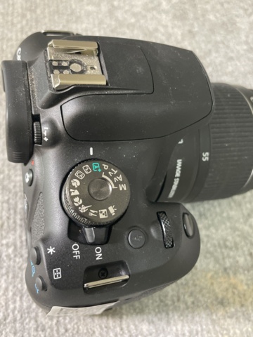 996372-3 System camera Canon EOS 2000D