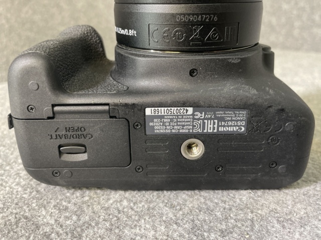 996372-9 System camera Canon EOS 2000D