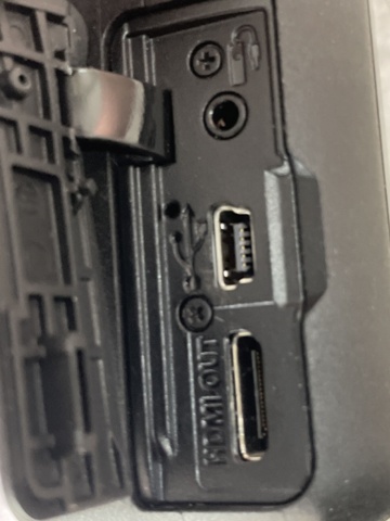 996372-11 System camera Canon EOS 2000D