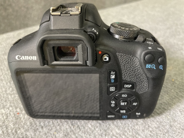 996373-5 System camera Canon EOS 2000D