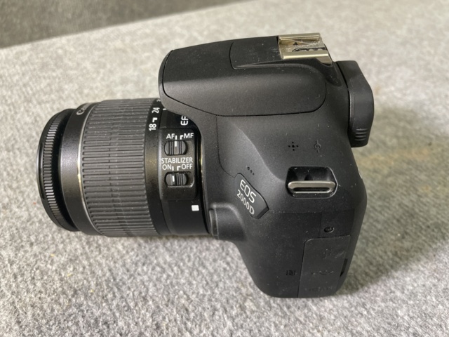 996373-3 System camera Canon EOS 2000D