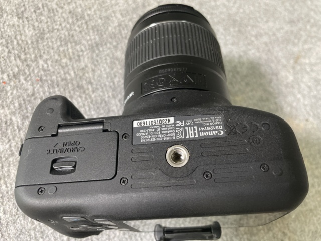 996373-11 System camera Canon EOS 2000D