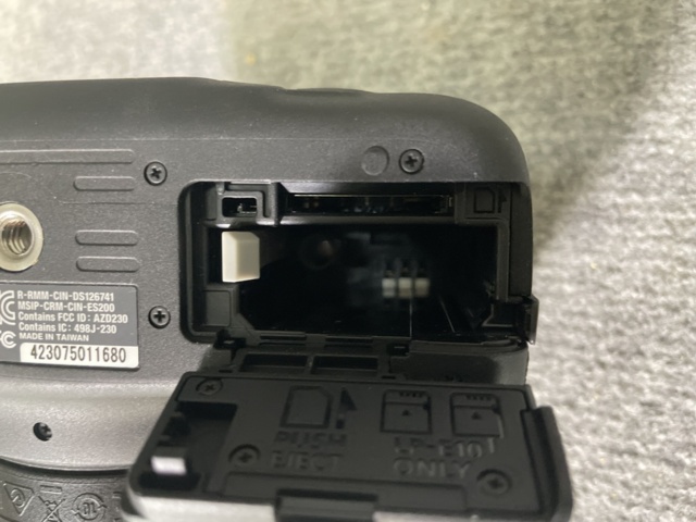 996373-12 System camera Canon EOS 2000D