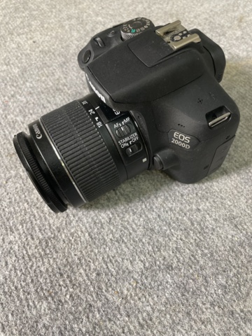 996373-7 System camera Canon EOS 2000D
