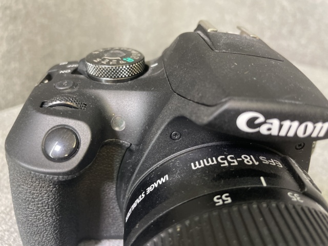 996376-6 System camera Canon EOS 2000D