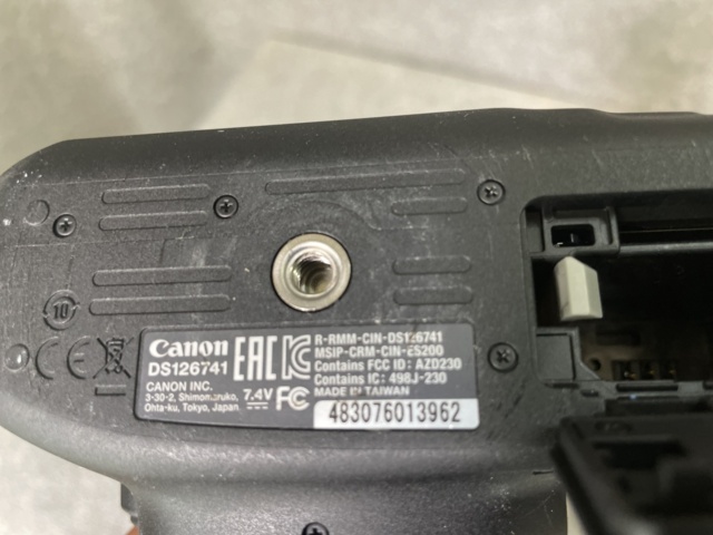 996376-10 System camera Canon EOS 2000D