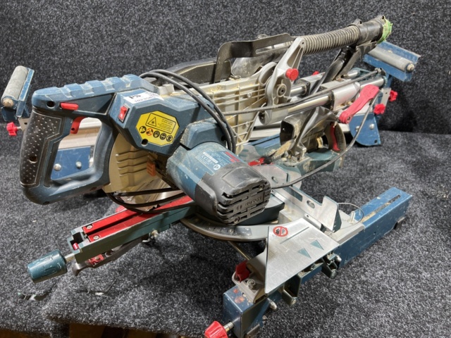 1023585-2 Bosch miter and miter saw with saw table