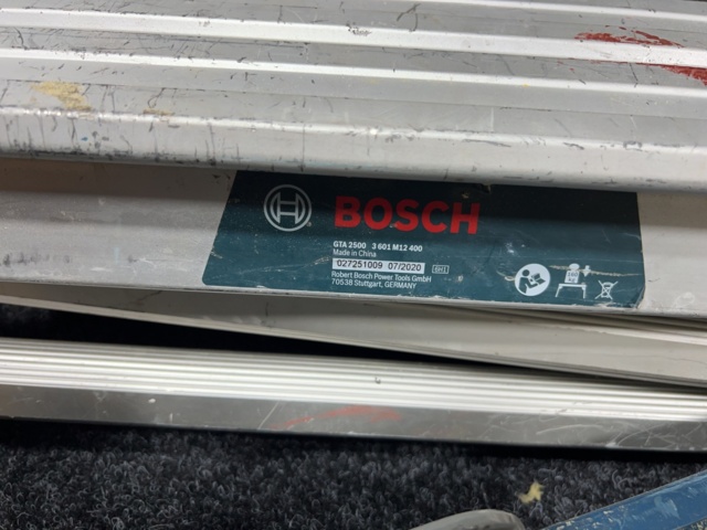 1023585-5 Bosch miter and miter saw with saw table