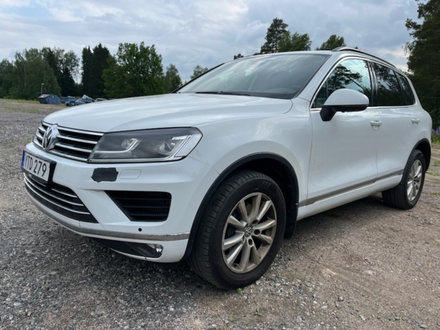1043111-1 Volkswagen Touareg 3.0 V6 TDI 4Motion - 2018
