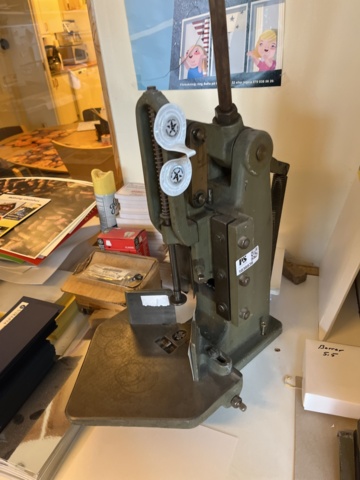 1038836-3 Punching machine / Folding machine