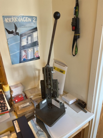 1038836-6 Punching machine / Folding machine