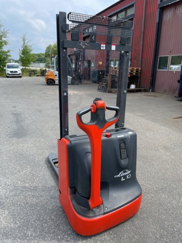1042501-2 Stacker Linde L10 B - 2011