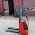 1042501-3 Stacker Linde L10 B - 2011