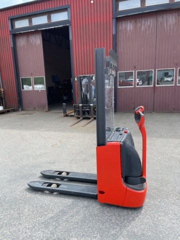 1042501-3 Stacker Linde L10 B - 2011