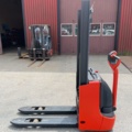 1042501-4 Stacker Linde L10 B - 2011