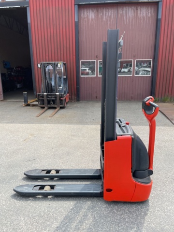 1042501-4 Stacker Linde L10 B - 2011