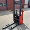 1042501-1 Stacker Linde L10 B - 2011