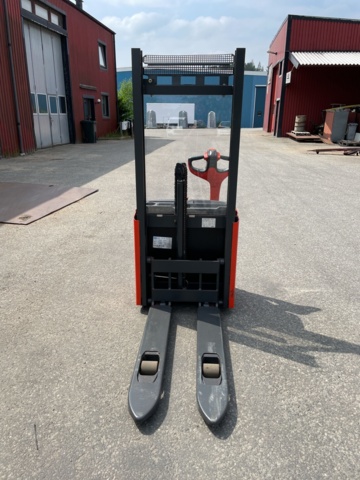 1042501-5 Stacker Linde L10 B - 2011