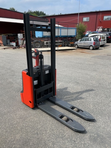 1042501-6 Stacker Linde L10 B - 2011