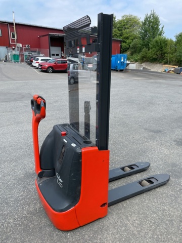 1042501-8 Stacker Linde L10 B - 2011