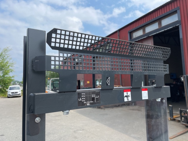 1042501-15 Stacker Linde L10 B - 2011