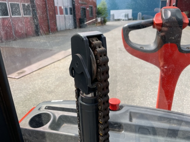 1042501-17 Stacker Linde L10 B - 2011