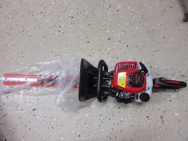 1044614-2 Petrol-powered hedge trimmer