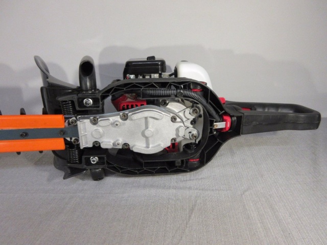 1044614-3 Petrol-powered hedge trimmer