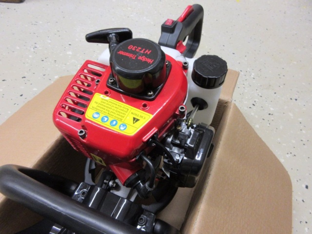 1044614-4 Petrol-powered hedge trimmer