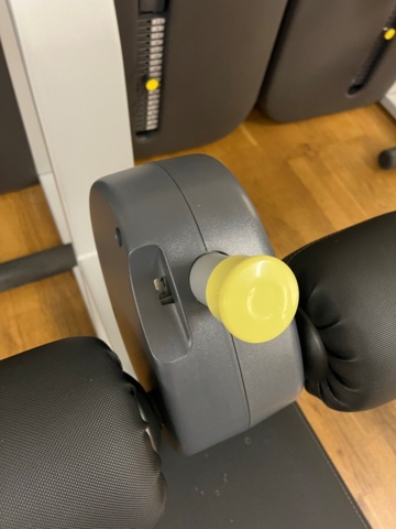 1039385-8 Technogym High Pull