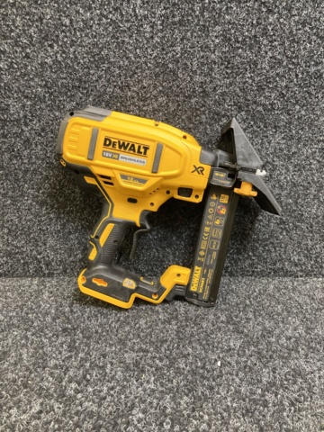 1044480-1 Flooring piles Dewalt DCN682