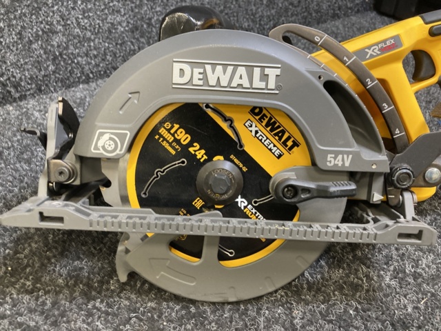 1044481-2 Circular saw Dewalt DCS577