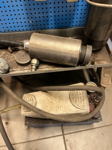 1043189-2 Wallmek Wheel Bearing Tool