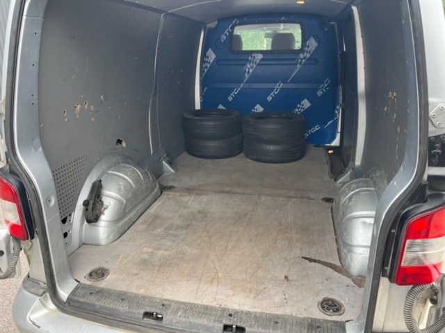 1043250-18 Volkswagen Transporter 2.0 TDI 102hp, 2012