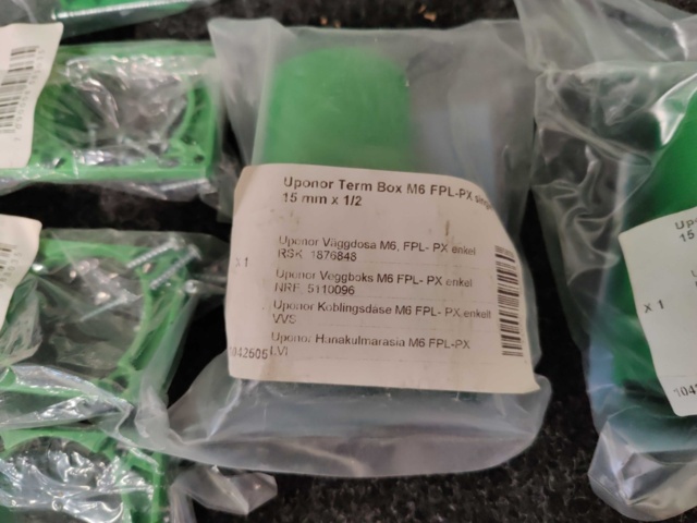 1045408-12 Wall boxes Uponor