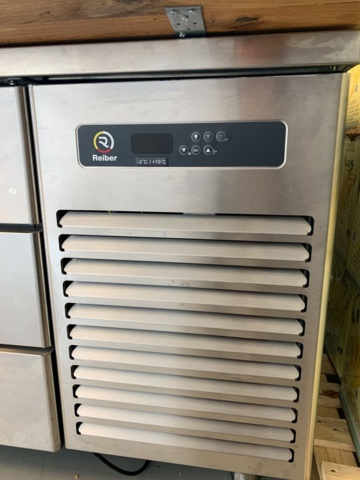 882977-3 Cooler with drawers