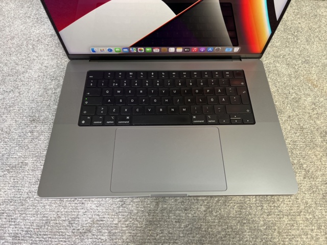 963387-3 MacBook Pro M1 16", 32GB / 1TB