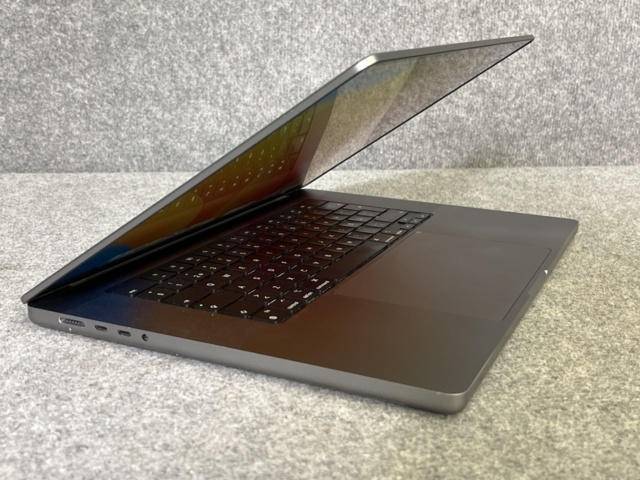 963392-7 MacBook Pro M1 16", 32GB / 1TB